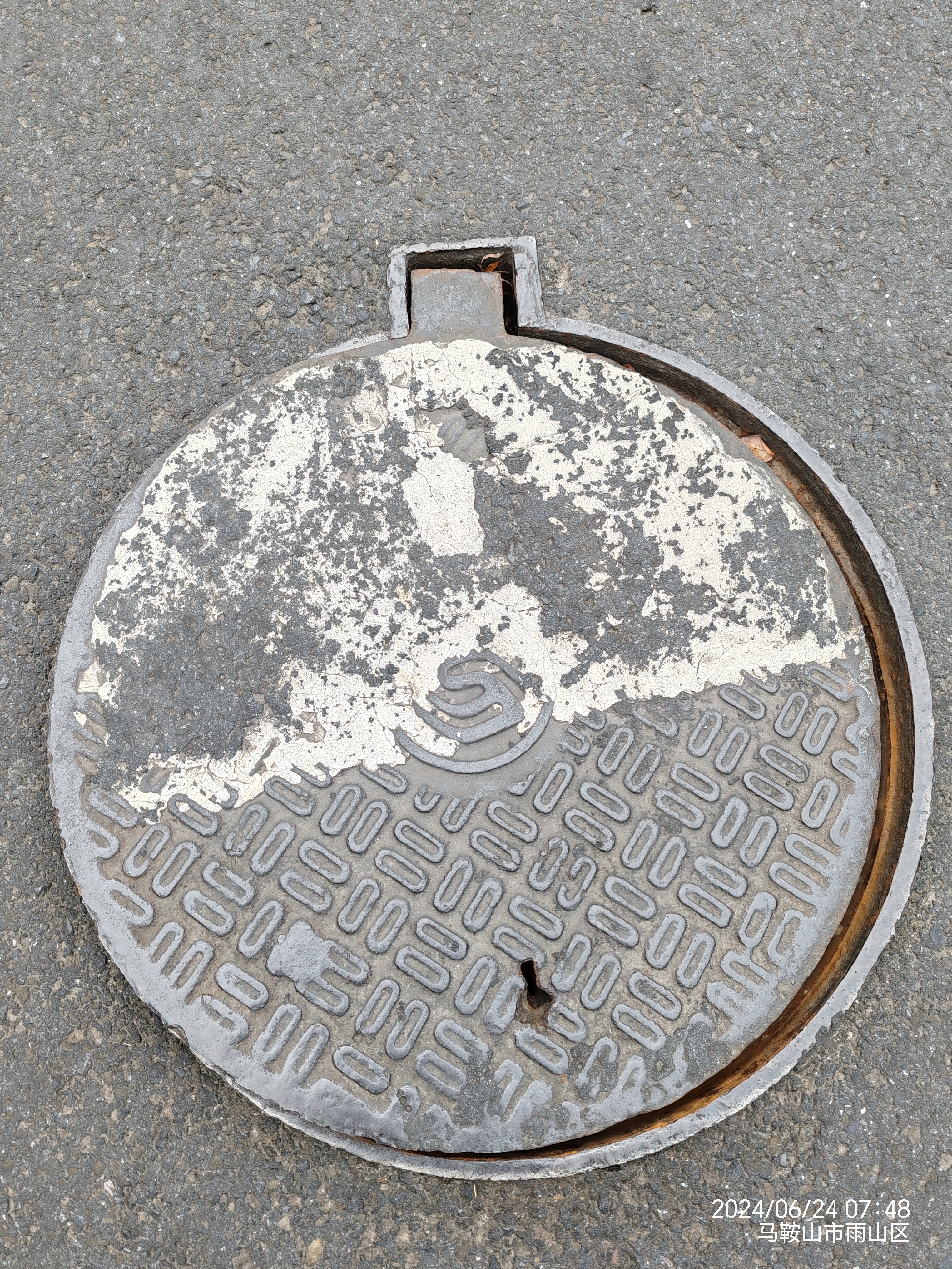 汽车之二窨井盖